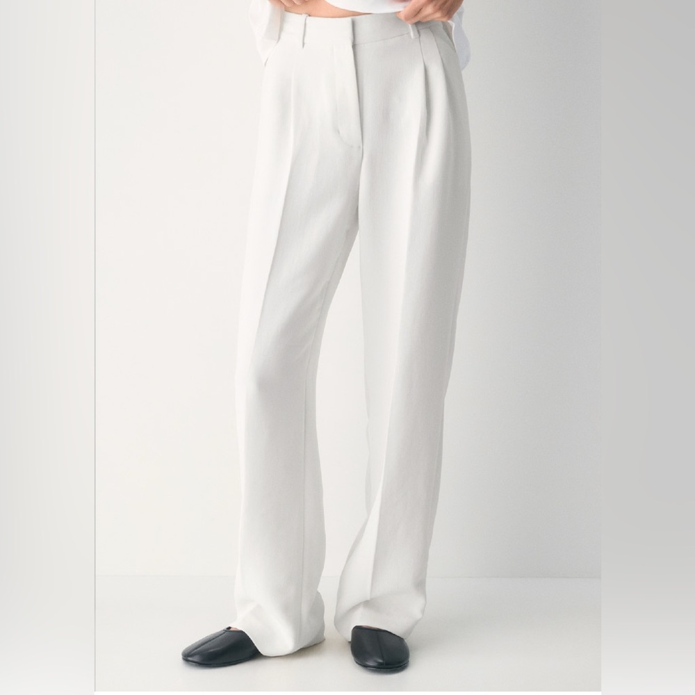 Aritzia “The Effortless Pant” - white, Size 4